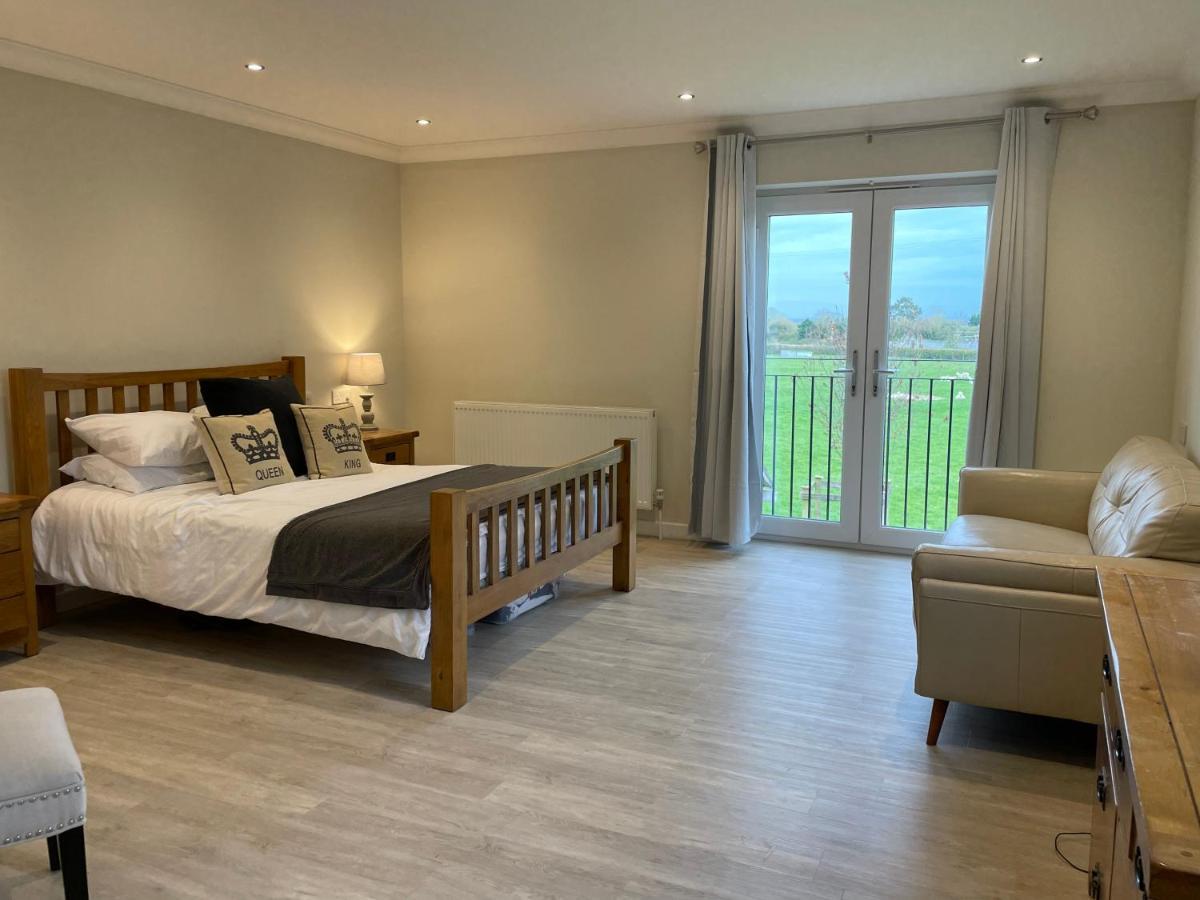 Executive Home With Plenty Of Room Ely Esterno foto