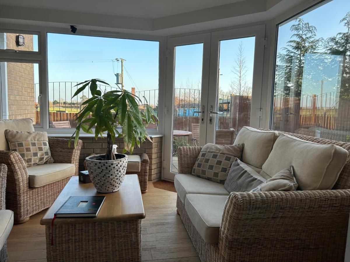 Executive Home With Plenty Of Room Ely Esterno foto
